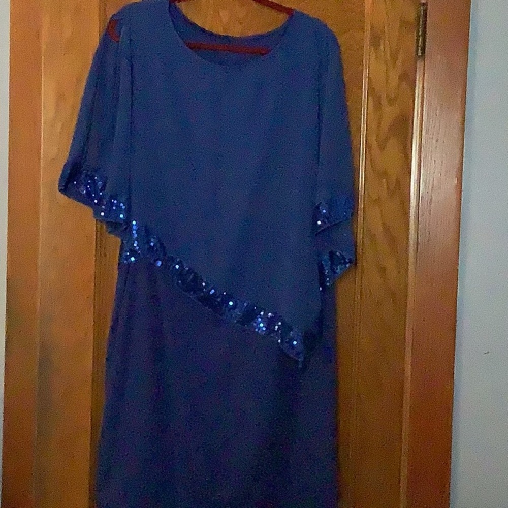 Open sleeve sequin party dress
